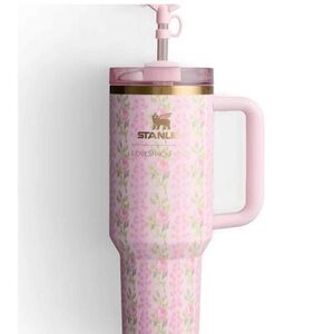 NEW Stanley LoveShackFancy Blooming Heirloom Floral 40oz
Quencher Tumbler